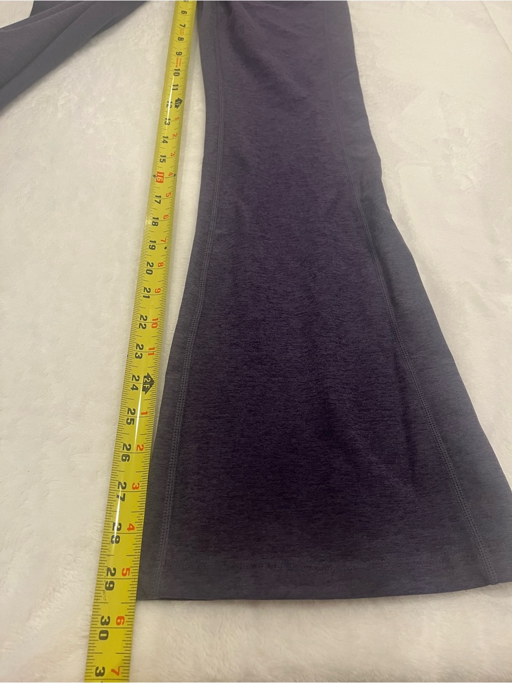 Kirkland Signature Ladies Brushed Mini Flare Yoga Pants - Size Medium - Picture 4 of 7